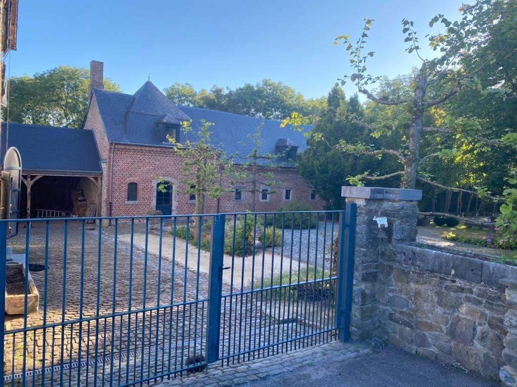Les Confidences De Messire Sanglier, Stylished Guest Houses Beauraing Exterior photo