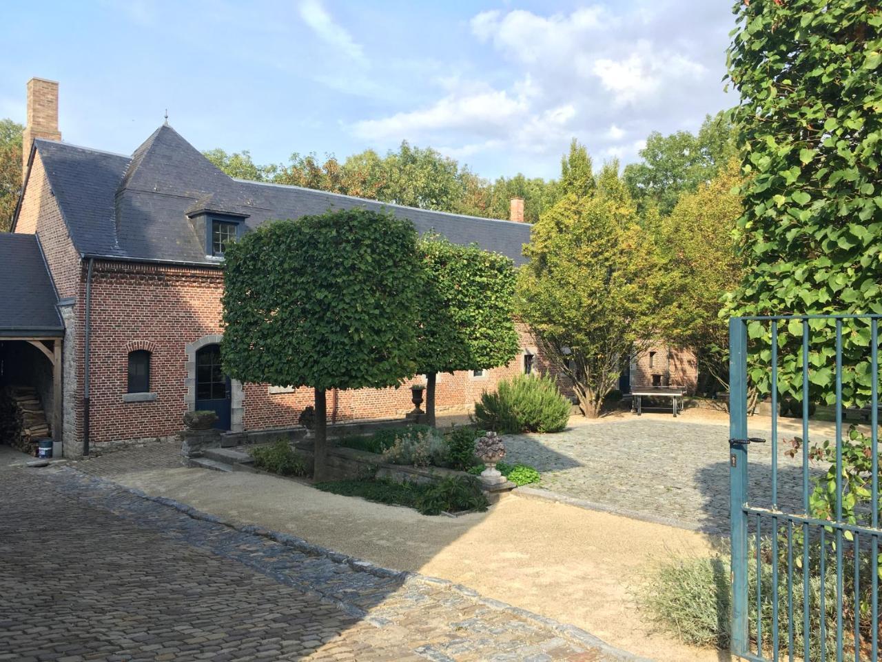 Les Confidences De Messire Sanglier, Stylished Guest Houses Beauraing Exterior photo