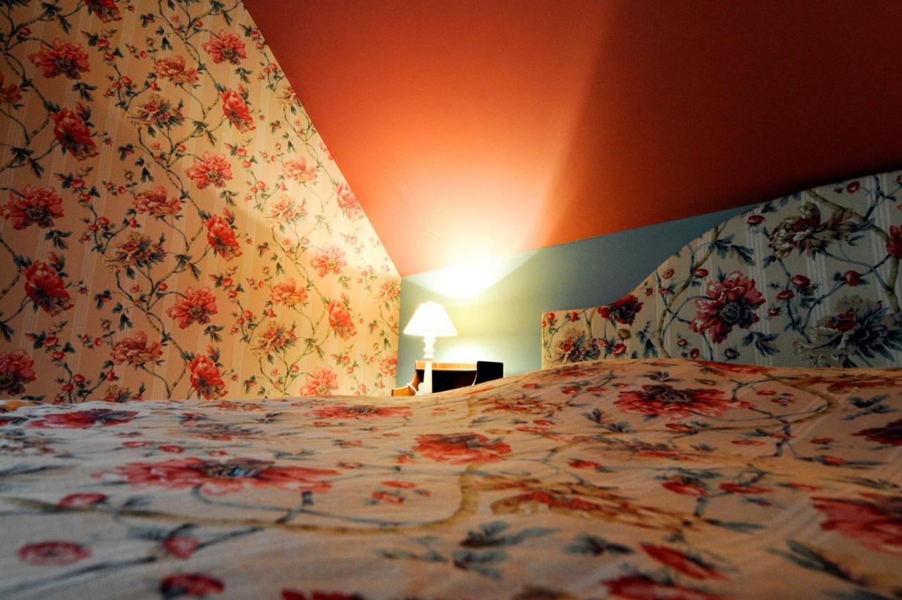 Les Confidences De Messire Sanglier, Stylished Guest Houses Beauraing Room photo