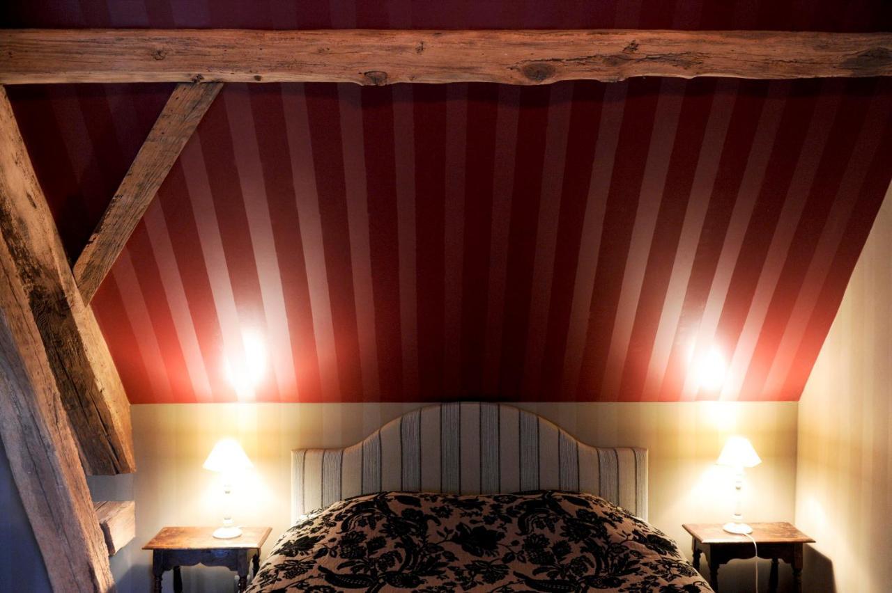 Les Confidences De Messire Sanglier, Stylished Guest Houses Beauraing Room photo